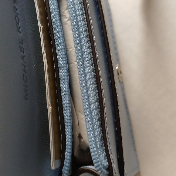 Michael Kors Sky Blue Leather Glap Wallet NWT - Picture 7 of 9
